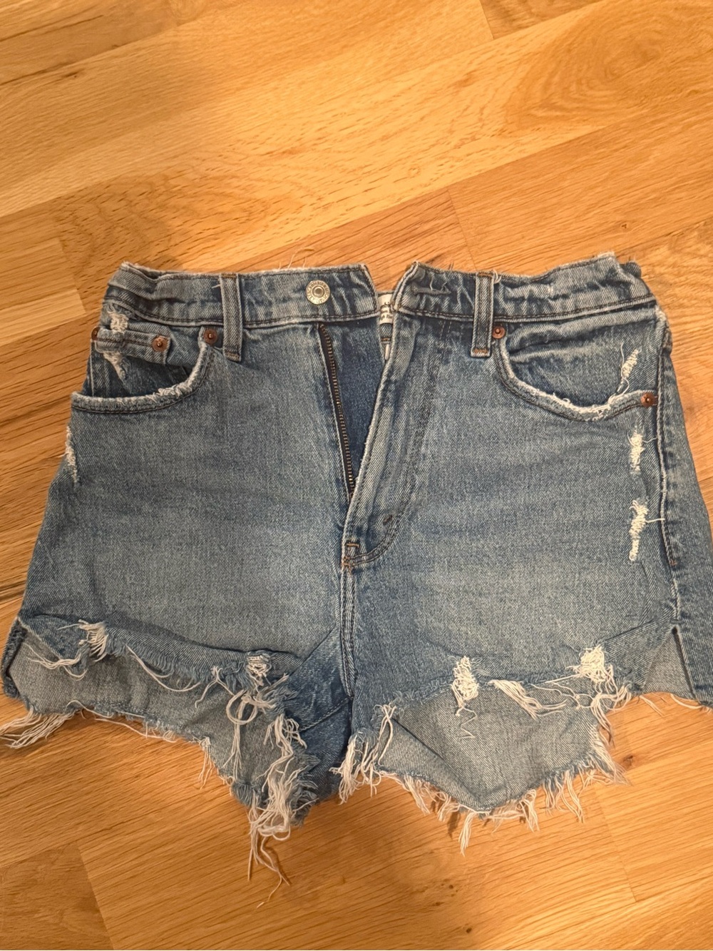 Abercrombie & Fitch The Mom Shorts High-Rise Distressed Denim